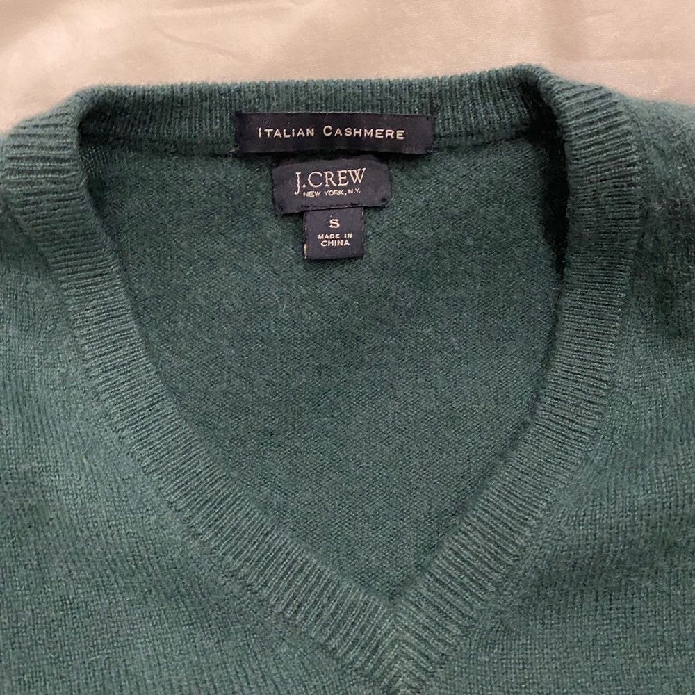 J Crew V neck green cashmere in good condition